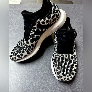 Adidas Swift Run leopard tennis shoes